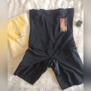 Honeylove Superpower Short in color Vamp